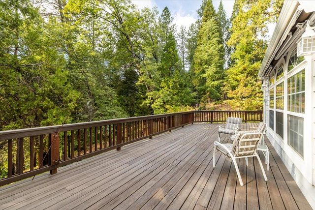 922 Freeman Ln, Grass Valley, CA 95949