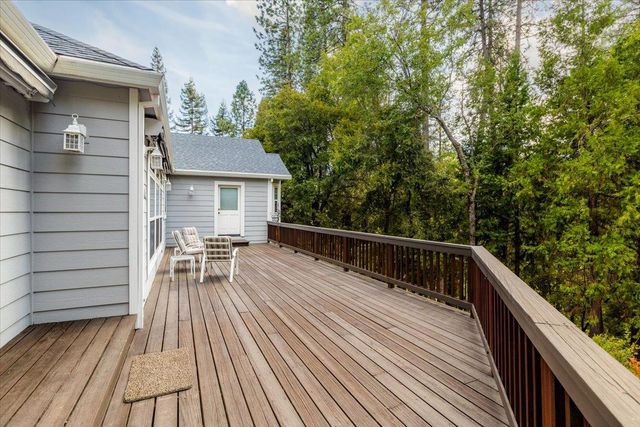 922 Freeman Ln, Grass Valley, CA 95949