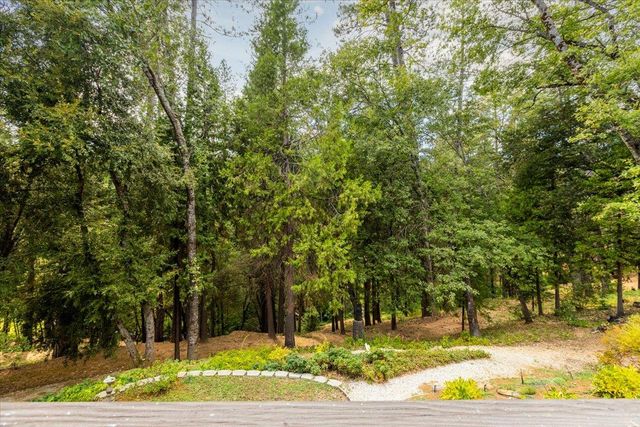 922 Freeman Ln, Grass Valley, CA 95949