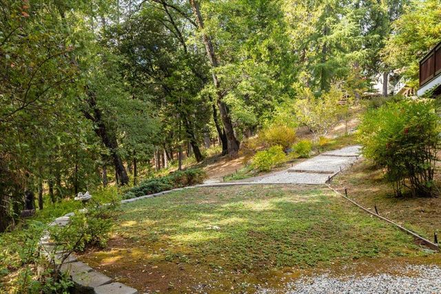 922 Freeman Ln, Grass Valley, CA 95949