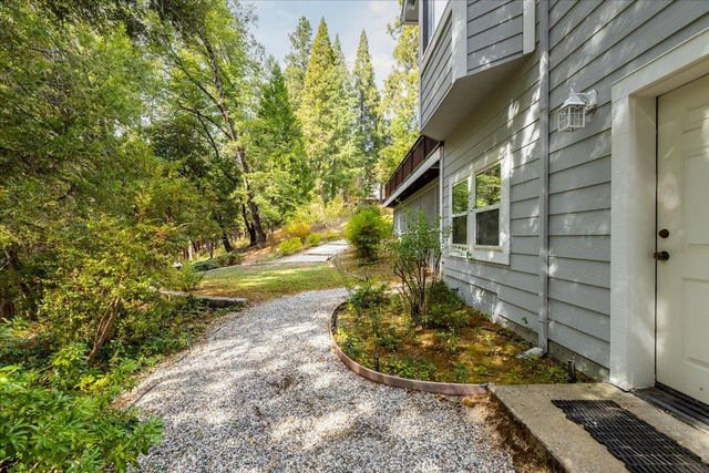 922 Freeman Ln, Grass Valley, CA 95949