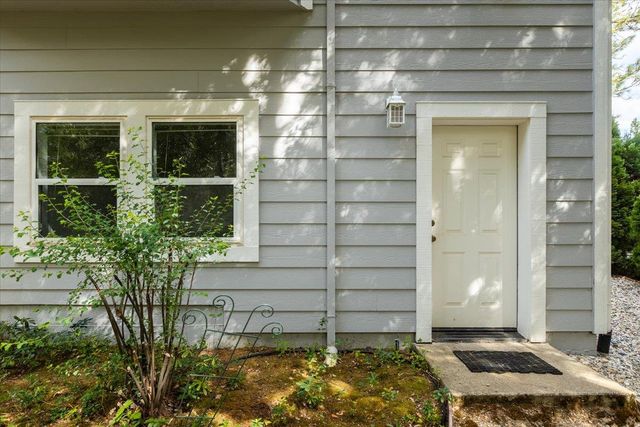 922 Freeman Ln, Grass Valley, CA 95949