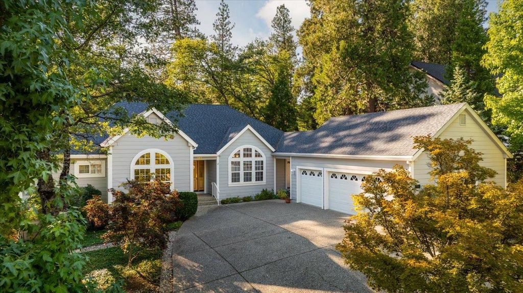 922 Freeman Ln, Grass Valley, CA 95949