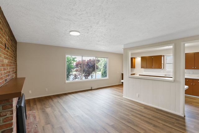 5804 N Maple St, Spokane, WA 99205