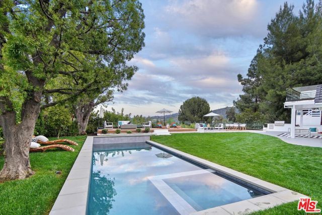 4050 Clarinda Drive, Tarzana (los Angeles), CA 91356