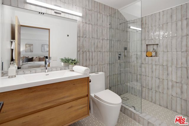 4050 Clarinda Drive, Tarzana (los Angeles), CA 91356