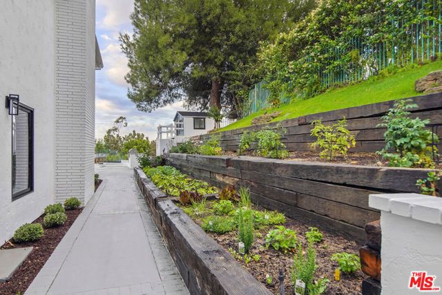 4050 Clarinda Drive, Tarzana (los Angeles), CA 91356