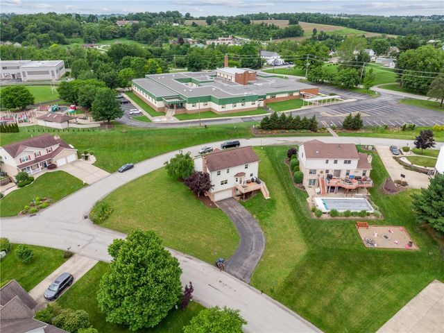 1007 Braemar Dr, Penn Twp, PA 15644