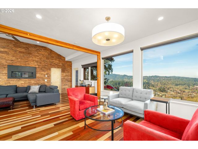 3970 N SHASTA Loop, Eugene, OR 97405