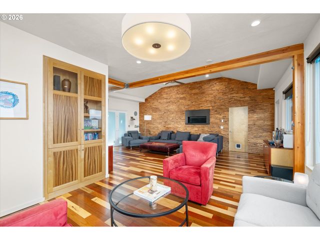 3970 N SHASTA Loop, Eugene, OR 97405