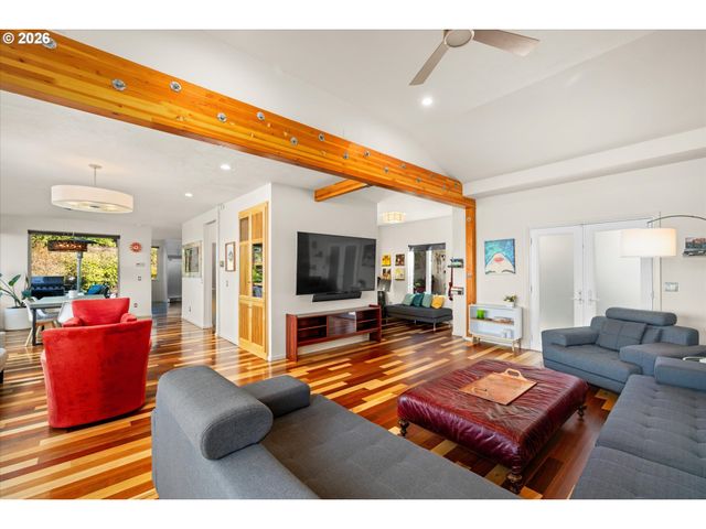 3970 N SHASTA Loop, Eugene, OR 97405