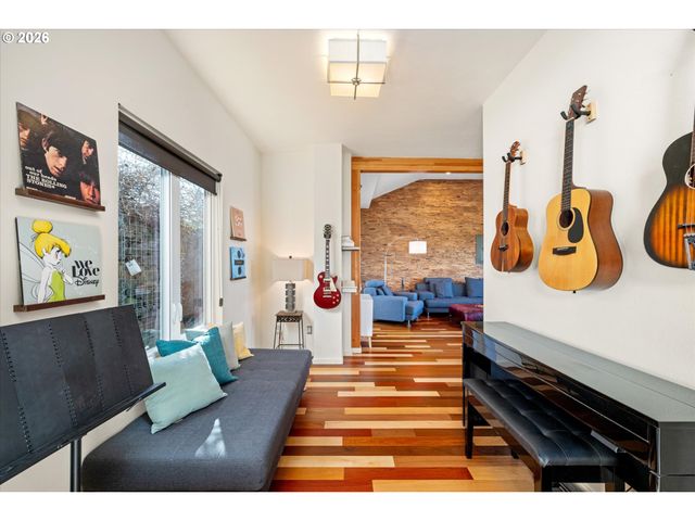 3970 N SHASTA Loop, Eugene, OR 97405