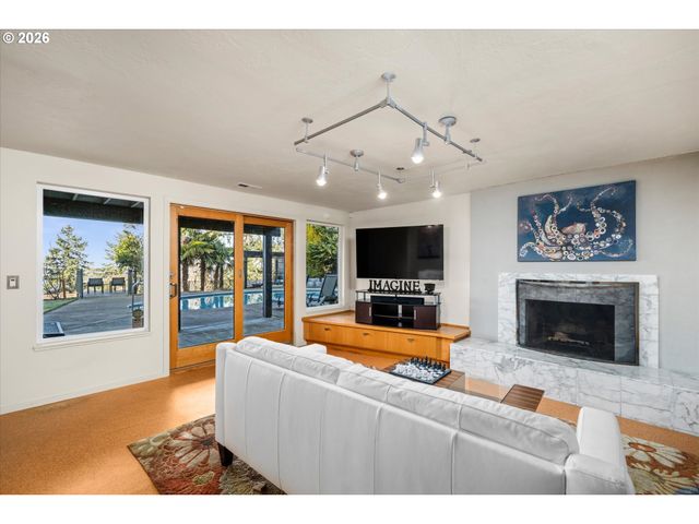 3970 N SHASTA Loop, Eugene, OR 97405