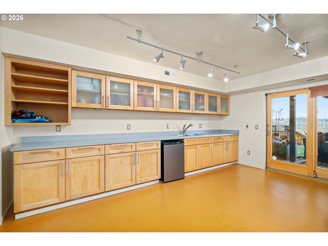 3970 N SHASTA Loop, Eugene, OR 97405