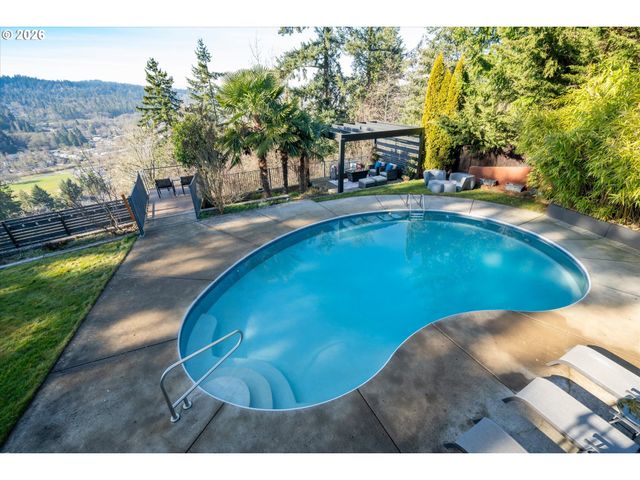 3970 N SHASTA Loop, Eugene, OR 97405