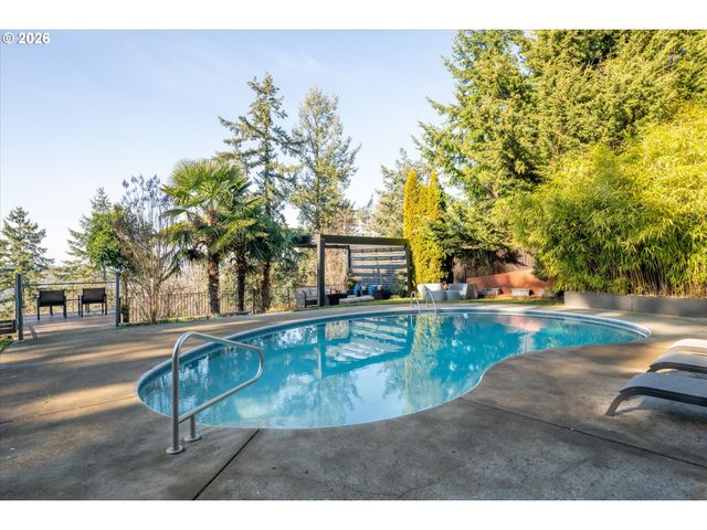 3970 N SHASTA Loop, Eugene, OR 97405