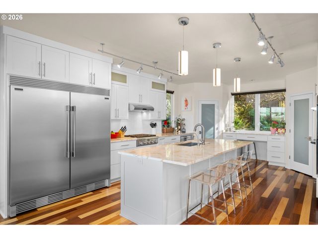 3970 N SHASTA Loop, Eugene, OR 97405