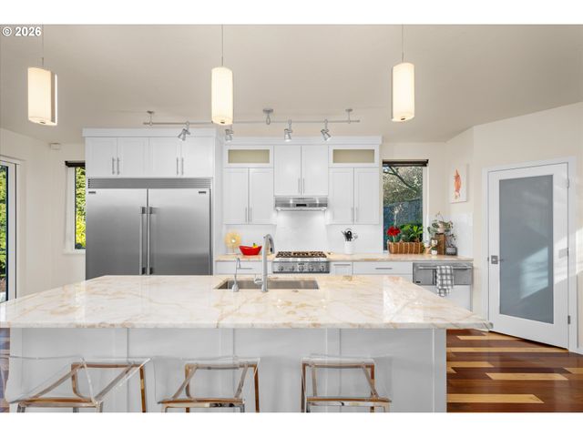 3970 N SHASTA Loop, Eugene, OR 97405