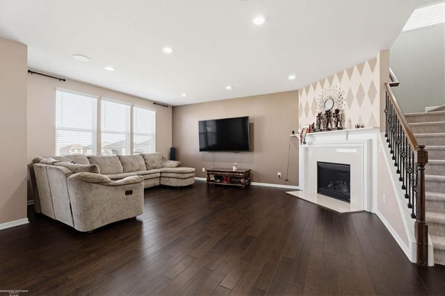 30096 Braeburn Street, New Hudson, MI 48165