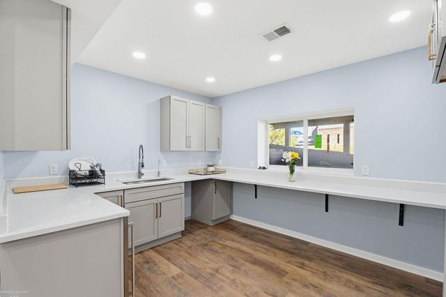 30096 Braeburn Street, New Hudson, MI 48165