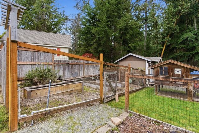 1061 Potlatch Drive, Fox Island, WA 98333
