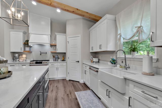 1115 Barcia Dr, Pensacola, FL 32503