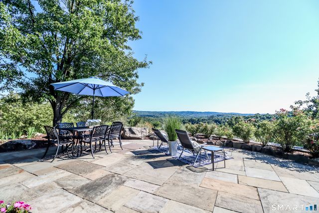 10 Trailing Ridge Road, Brookfield, CT 06804