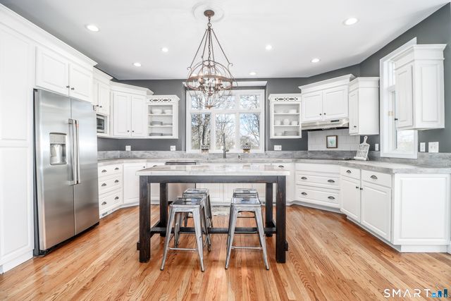 10 Trailing Ridge Road, Brookfield, CT 06804
