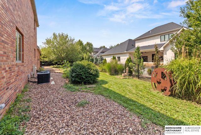 6525 Rolling Hills Court, Lincoln, NE 68512