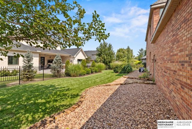 6525 Rolling Hills Court, Lincoln, NE 68512