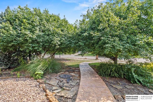 6525 Rolling Hills Court, Lincoln, NE 68512