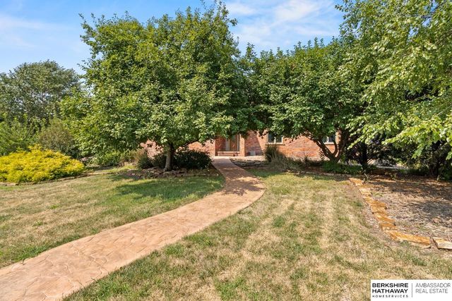 6525 Rolling Hills Court, Lincoln, NE 68512