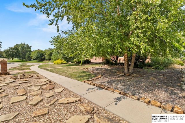 6525 Rolling Hills Court, Lincoln, NE 68512