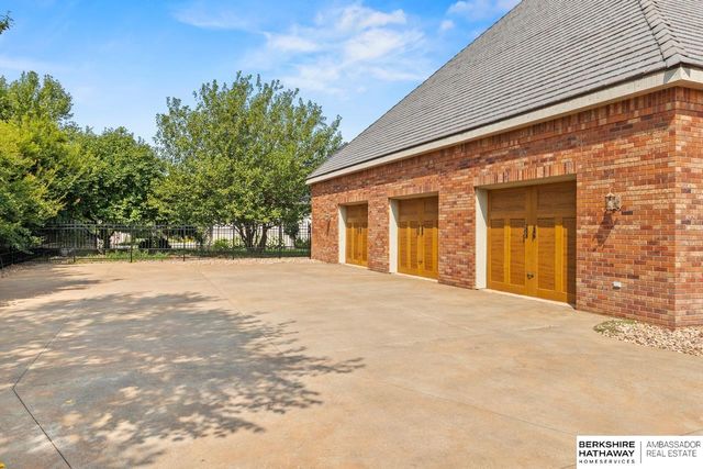 6525 Rolling Hills Court, Lincoln, NE 68512