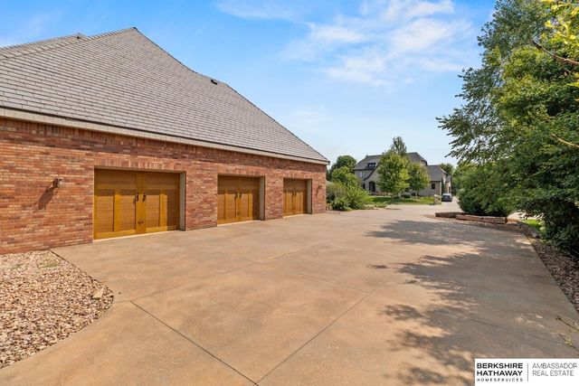 6525 Rolling Hills Court, Lincoln, NE 68512