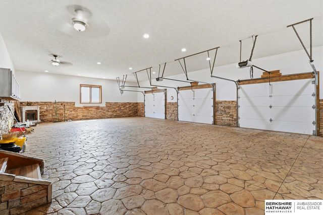 6525 Rolling Hills Court, Lincoln, NE 68512