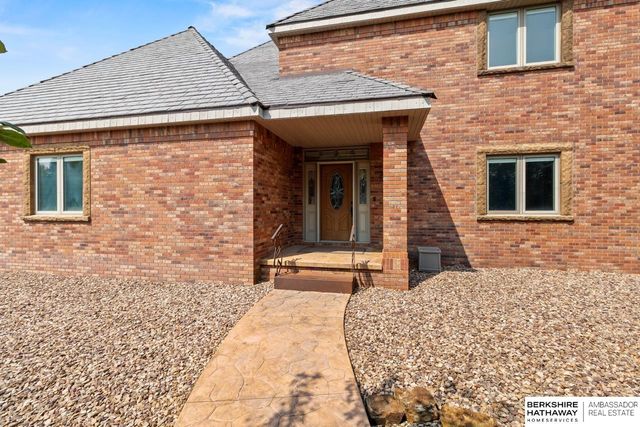 6525 Rolling Hills Court, Lincoln, NE 68512