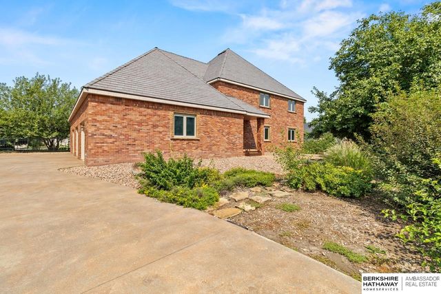 6525 Rolling Hills Court, Lincoln, NE 68512