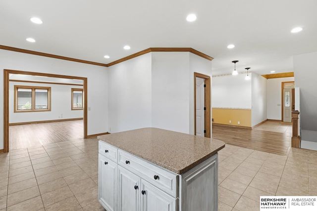 6525 Rolling Hills Court, Lincoln, NE 68512