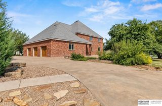 6525 Rolling Hills Court, Lincoln, NE 68512