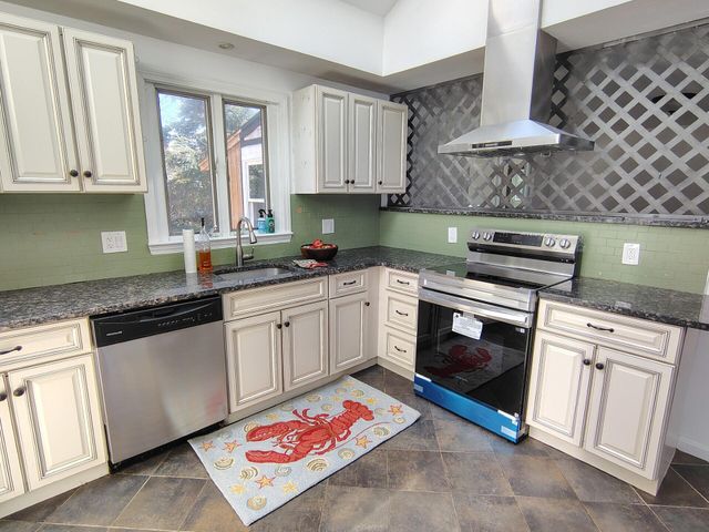 25 Cedardale Road, Harwich, MA 02645