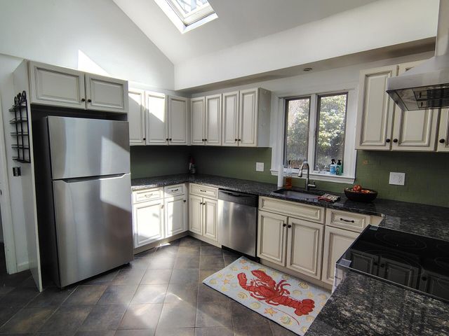 25 Cedardale Road, Harwich, MA 02645