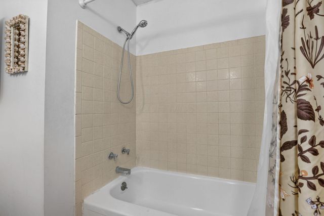326 Roberts Drive SE, Newark, OH 43055