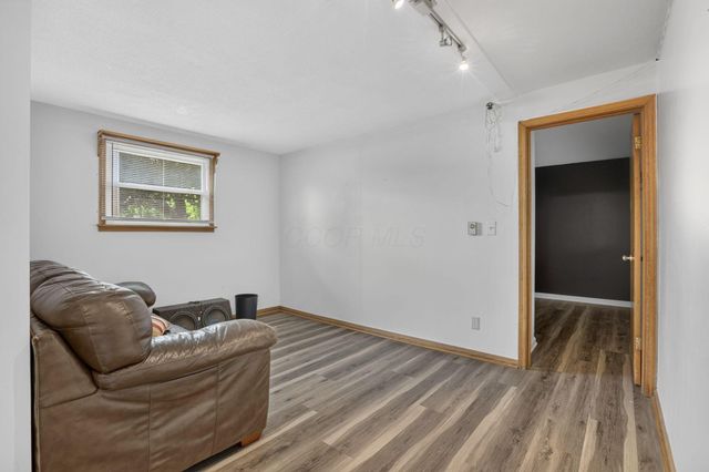 326 Roberts Drive SE, Newark, OH 43055