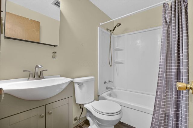 326 Roberts Drive SE, Newark, OH 43055