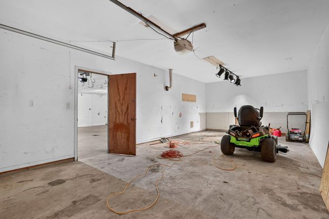 326 Roberts Drive SE, Newark, OH 43055