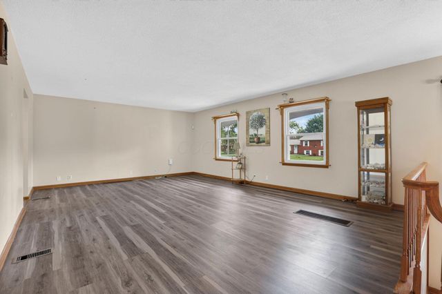 326 Roberts Drive SE, Newark, OH 43055