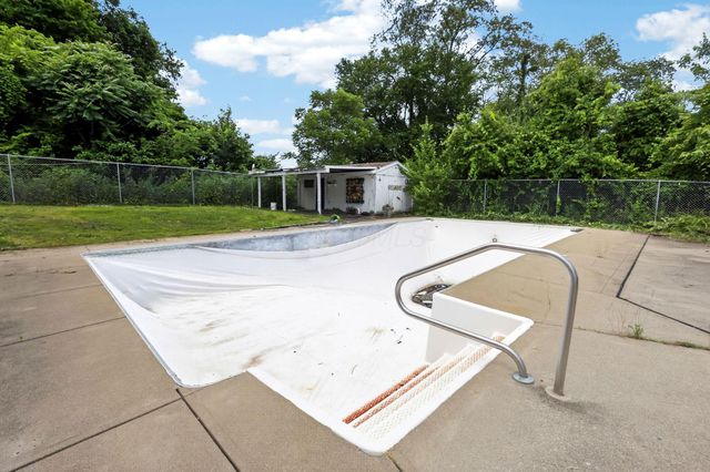 326 Roberts Drive SE, Newark, OH 43055