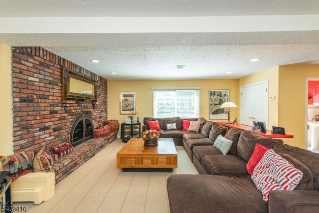 11 Crane Dr, Montville Twp., NJ 07058