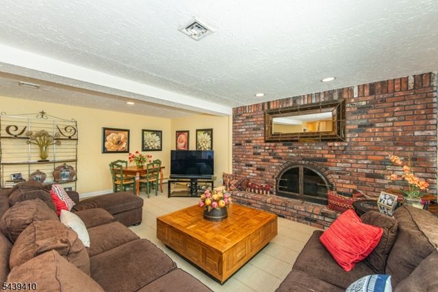 11 Crane Dr, Montville Twp., NJ 07058
